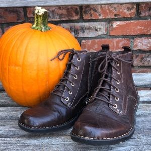 Clarks “bendables” brown leather ankle boots